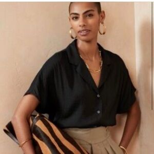 Banana Republic NWT Black Resort Style Button Down Shirt